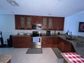 1852 Andromeda Ln in Weston, FL - Building Photo - Building Photo