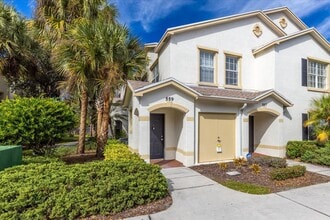 559 SE Prescott Pl in Stuart, FL - Building Photo - Building Photo