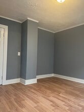 28 Gridley St, Unit 3 Bedrooms in Bristol, CT - Foto de edificio - Building Photo