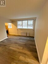 16 Garden Pl in Toronto, ON - Building Photo