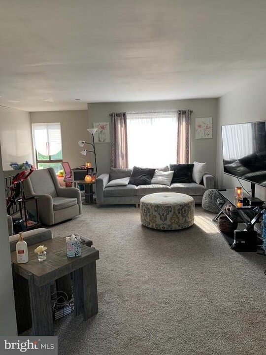 6 Ashley Ct in Evesham, NJ - Building Photo