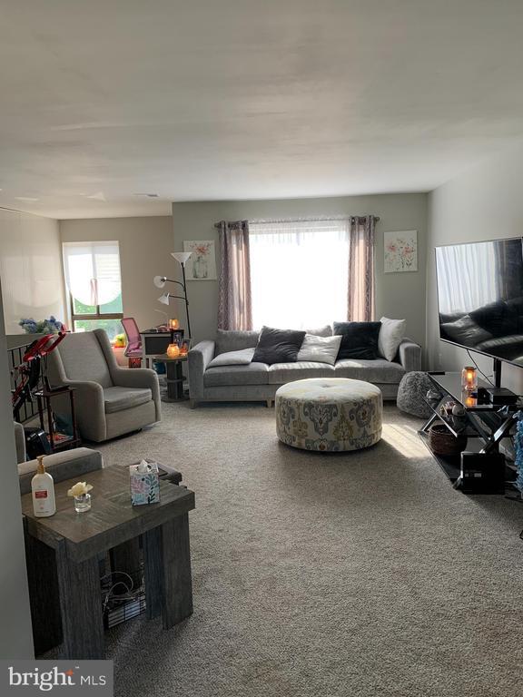 property at 6 Ashley Ct