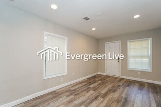 2805 Walker St in Fort Worth, TX - Building Photo - Building Photo