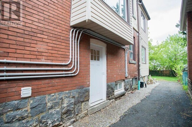 133 Park Row N in Hamilton, ON - Building Photo - Building Photo
