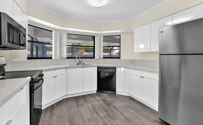 property at 654 West Dr