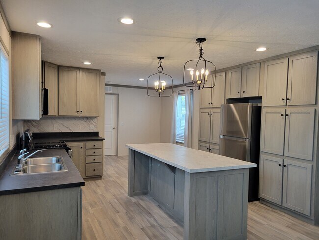 9136 Windward Dr in Clay Township, MI - Building Photo - Building Photo