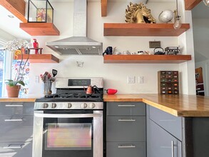 4040 Grand View Blvd in Los Angeles, CA - Building Photo - Building Photo