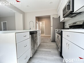 42 Long Ave, Unit 1 in Boston, MA - Foto de edificio - Building Photo