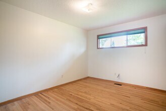 1162 SE Walnut St in Hillsboro, OR - Building Photo - Building Photo