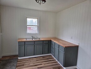 921 N Mason, Unit 1 in Saginaw, MI - Foto de edificio - Building Photo