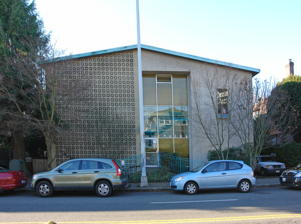 Norman Arms Apartments in Seattle, WA - Building Photo