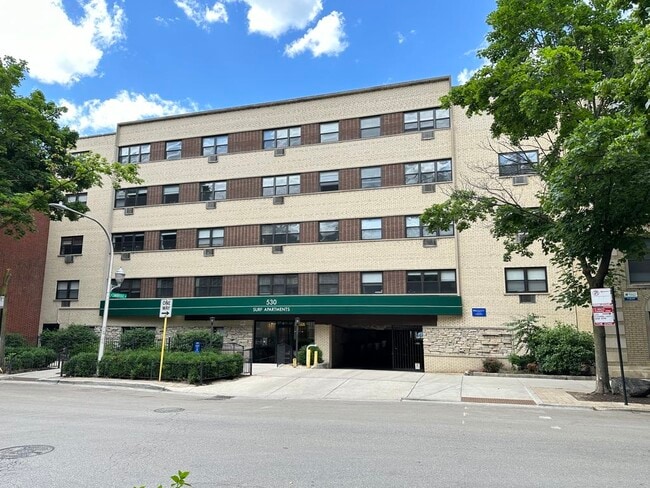 527 W Surf St, Unit A04C