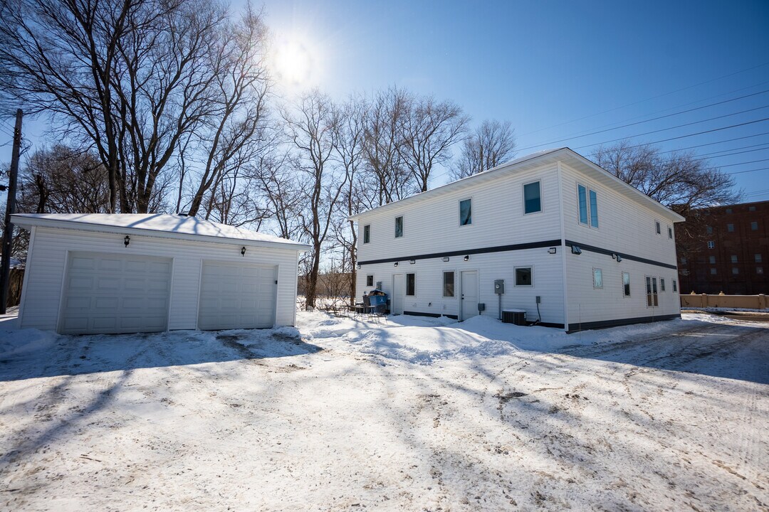 2927 Marshall St NE, Unit B in Minneapolis, MN - Building Photo