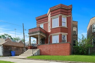 57 W 73rd St in Chicago, IL - Building Photo - Building Photo