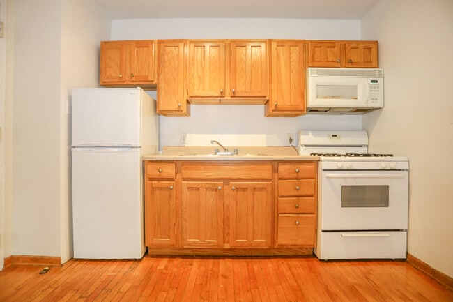 1628 W Morse Ave, Unit #315 in Chicago, IL - Building Photo - Building Photo