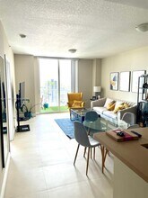 1250 S Miami Ave, Unit 2111 in Miami, FL - Building Photo - Building Photo