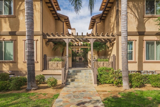 345 W Loraine St, Unit 101 in Glendale, CA - Building Photo - Building Photo