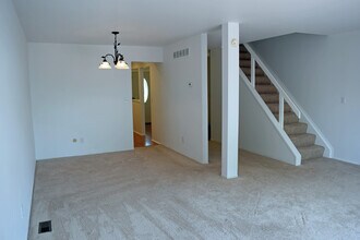 143 Stratford Ln in Rochester Hills, MI - Foto de edificio - Building Photo