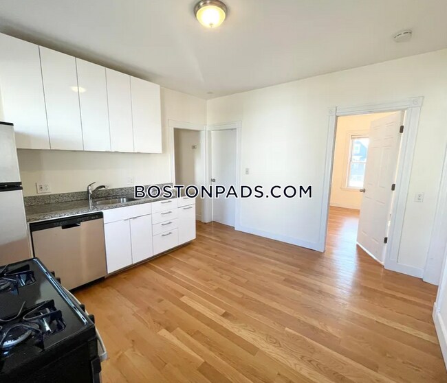 18 Eastman St, Unit 2 in Boston, MA - Building Photo - Building Photo