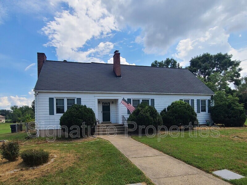 13 Manse Rd in Fredericksburg, VA - Building Photo