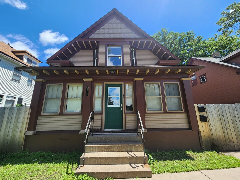 3017 Garfield Ave, Unit 2 in Minneapolis, MN - Foto de edificio