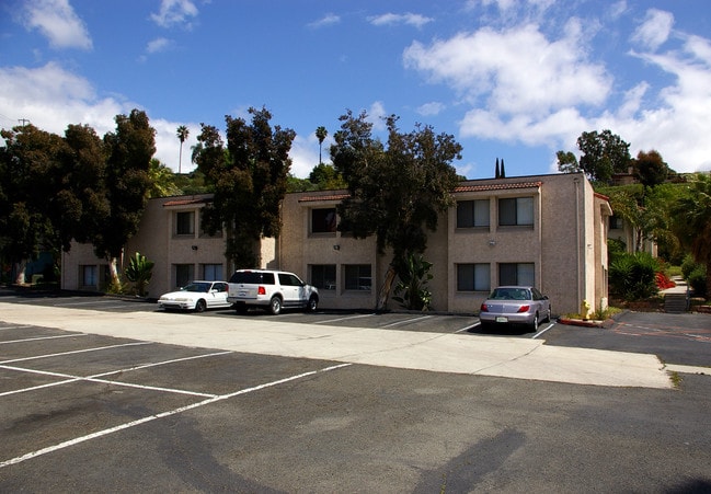 Santa Fe Terrace in San Diego, CA - Foto de edificio - Building Photo
