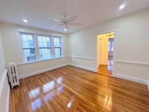 27 Ellery St, Unit 2 in Cambridge, MA - Foto de edificio - Building Photo