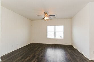 5740 Timber Leaf Lp in Bessemer, AL - Foto de edificio - Building Photo