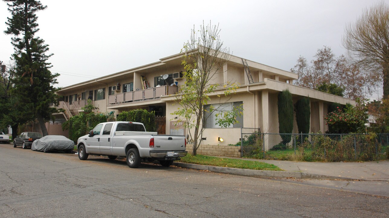 5705 Willowcrest Ave in North Hollywood, CA - Building Photo