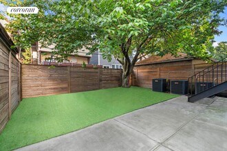 409 E 4th St in Brooklyn, NY - Building Photo - Building Photo