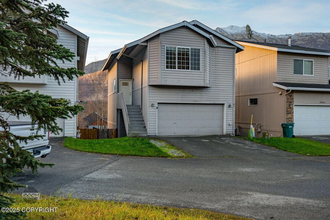 20444 Granite Park Cir in Anchorage, AK - Foto de edificio