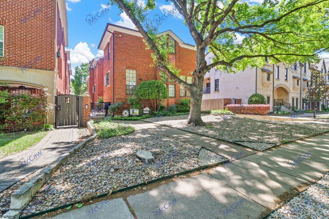 4141 Hyer St in Dallas, TX - Building Photo