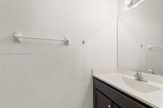 9314 W 33rd Ln in Hialeah, FL - Building Photo - Building Photo