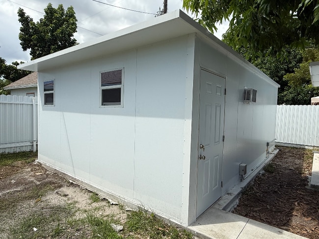 property at 231 W 41st St