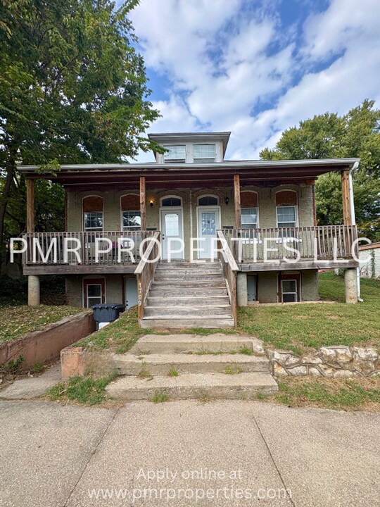 1709-1711 Howard St in St. Joseph, MO - Building Photo
