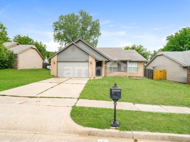 property at 2400 W Natchez St