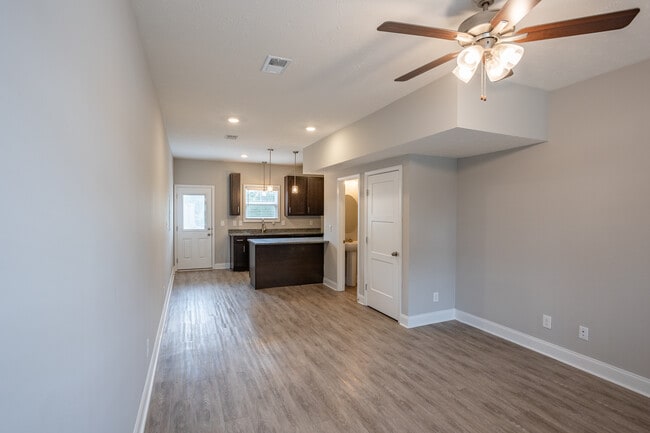 Golf Club Ln - 1625 in Clarksville, TN - Building Photo - Interior Photo