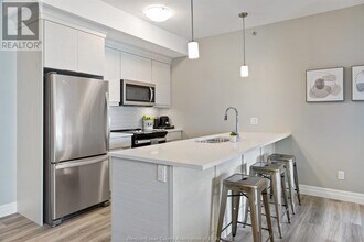 728 Brownstone Dr in Lakeshore, ON - Building Photo - Building Photo