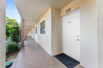 23490 Lyons Rd in Boca Raton, FL - Building Photo - Building Photo