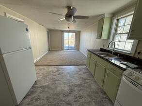 13 F St in Hampton, NH - Building Photo - Building Photo