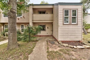 31 Marina Cir in Wimberley, TX - Building Photo
