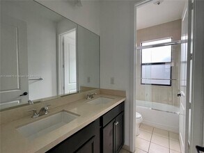 3316 W 98th Pl in Hialeah, FL - Building Photo - Building Photo