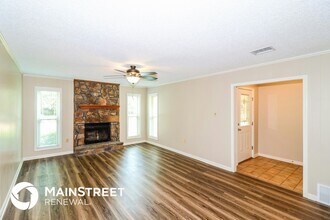 5829 Lake Port Dr in Millington, TN - Foto de edificio - Building Photo