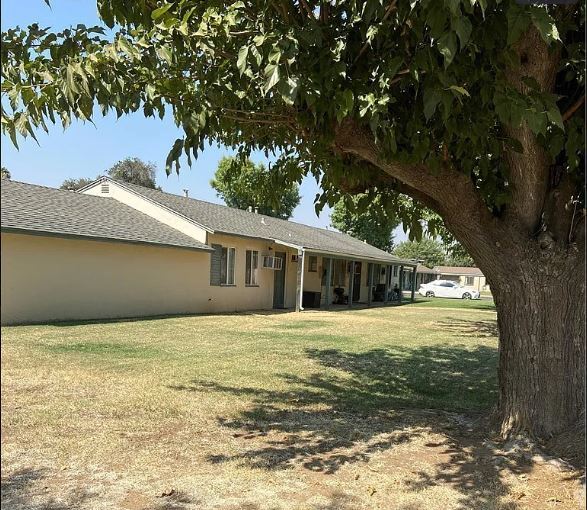 960 Barney St, Unit na in Merced, CA - Building Photo