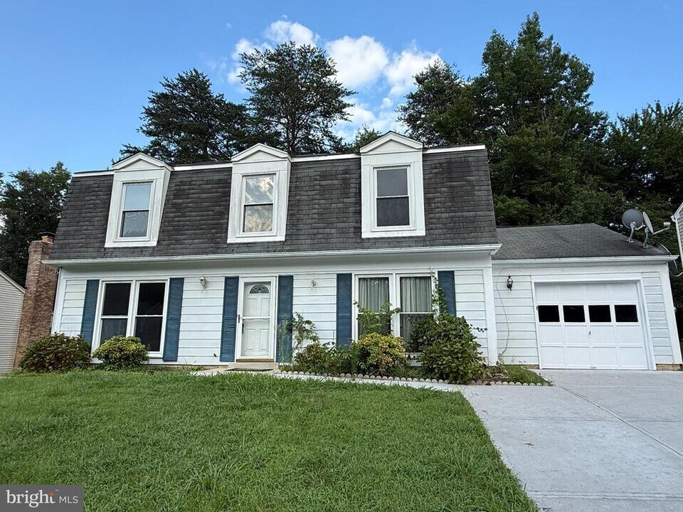 12009 Amblewood Dr in Laurel, MD - Foto de edificio