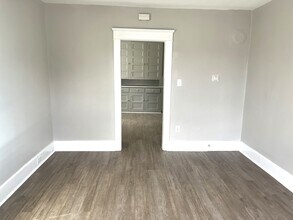 820 Wayne St, Unit 2 in Erie, PA - Foto de edificio - Building Photo