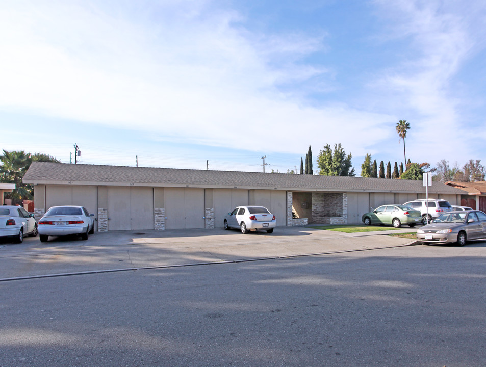 250-260 S Oak St in Orange, CA - Building Photo