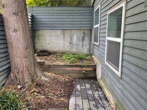 1501 E Spring St, Unit Unit 1 in Seattle, WA - Foto de edificio - Building Photo