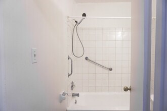2448 Carling Ave in Ottawa, ON - Building Photo - Building Photo