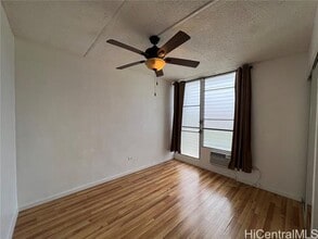 2845 Waialae Ave in Honolulu, HI - Foto de edificio - Building Photo